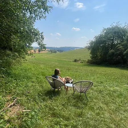 Glampingzelt Mit Romantischem Himmelbett Im Grünen Luxuszelt