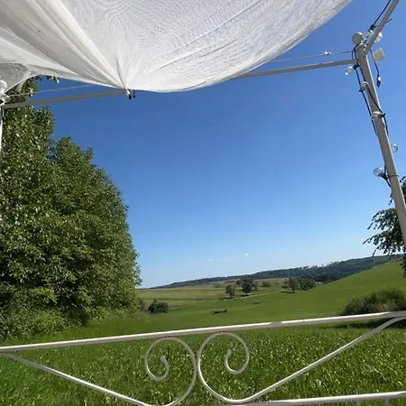 Glampingzelt Mit Romantischem Himmelbett Im Grünen Luxuszelt Forchtenberg